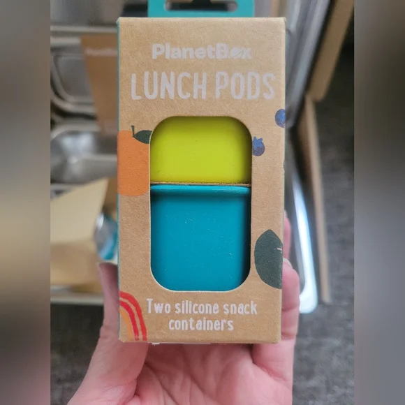 PlanetBox Lunch Box Set with Pods and Magnets - Picture 3 of 3